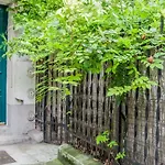 Bright And Calm Flat In The Heart Of Paris - Welkeys
