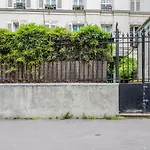 Bright And Calm Flat In The Heart Of Paris - Welkeys